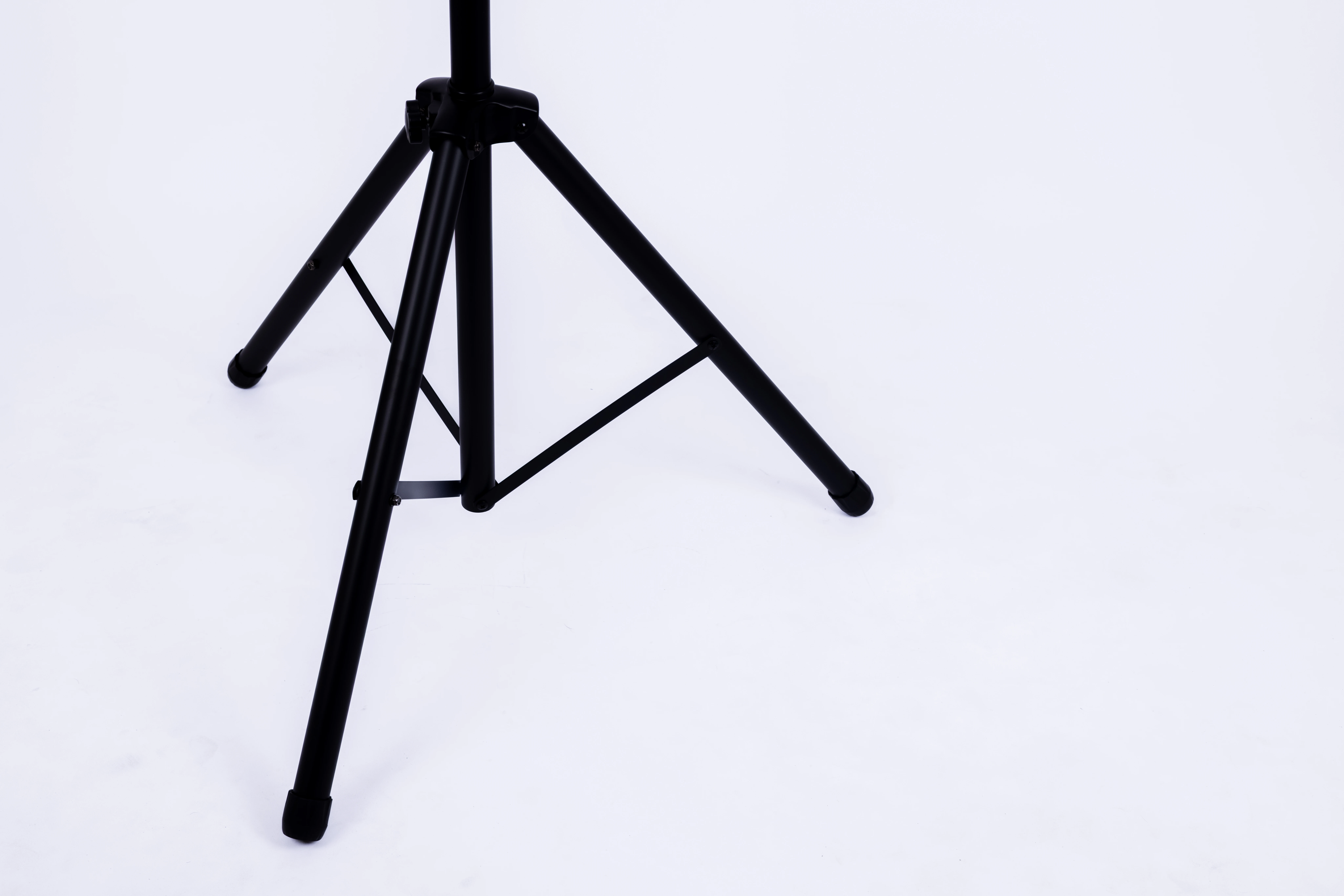 RS-051 Speaker Tripod Stand supporting mid-weight speaker in studio