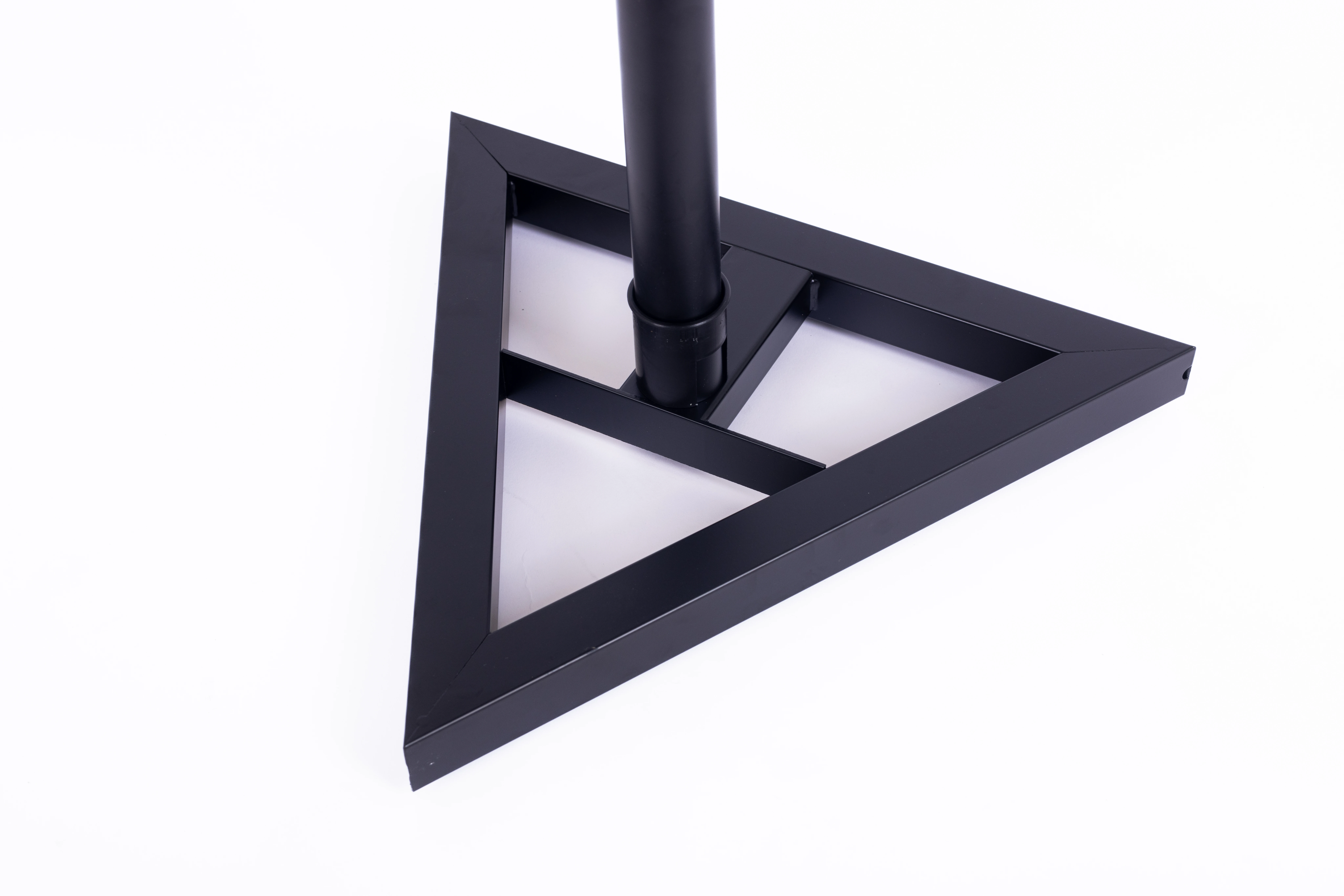 RS-061 Speaker Stand on uneven surface showing stability