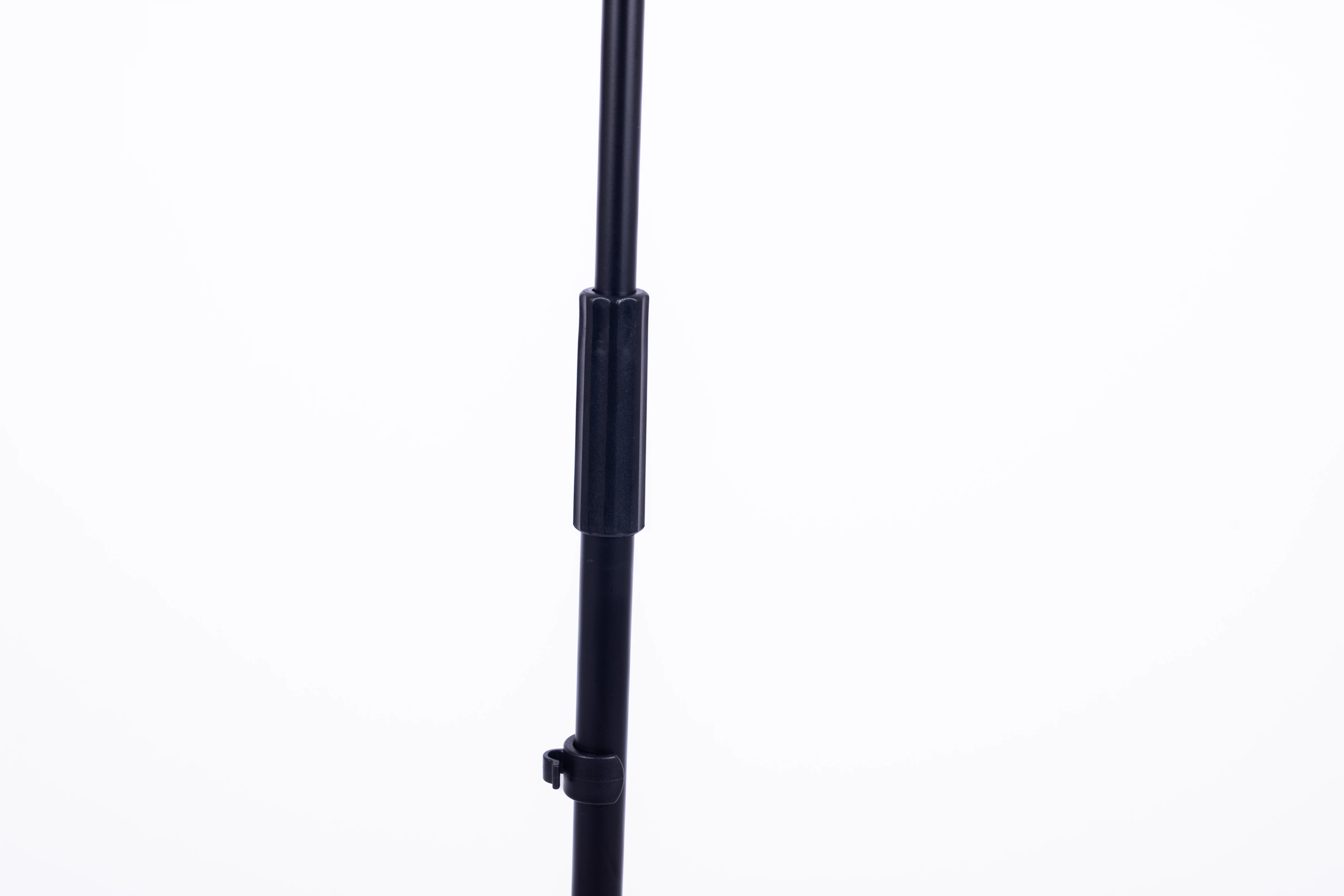 Close-up of RS-322 sturdy tripod base
